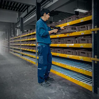 Durchlaufregal_Operation_--_Carton-live-storage-Factsheet_[MAM-41352].webp