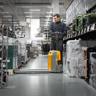 Niederhubwagen_Operation_--_ AME18-Einfahren_MAM-_66883.webp