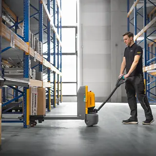 Niederhubwagen_Operation_--_ AME18-Auslagern_MAM-66890.webp