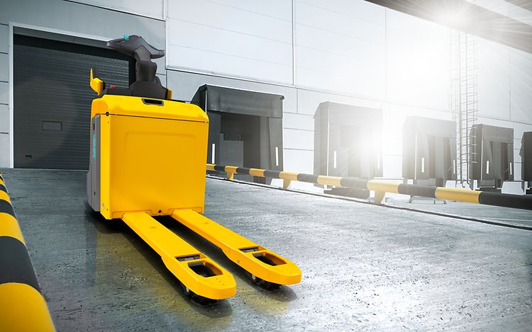 站驾式电动托盘搬运车